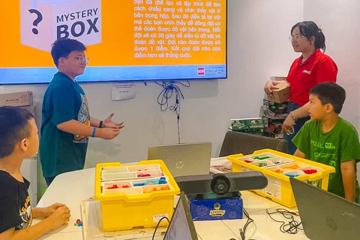 khoa-hoc-robot-cho-tre-phat-trien-ky-nang-cong-nghe-1