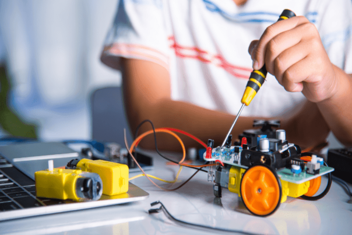 lo-trinh-hoc-robotics-cho-be-tu-nhien-hieu-qua